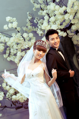 【浦東區】【攝影團購】友團僅3399元即享原價16999上海巴黎經典唯美婚紗攝影,韓式主題內景+浪漫雙外景+時尚街景,自由組合,多種拍攝方式任您搭配,提供新郎新娘豪華婚紗精品禮服共14套,拍攝外景的用車、燃油費、停車費及景點門票本套系全包,巴黎經典唯美婚紗攝影鄭重承諾:絕無任何隱形消費!