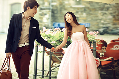 【上海長寧區(qū)】星尚攝影全球華人連鎖攜手1號團打造年度婚紗照特惠套系,限量發(fā)售500套原價13888元,團購價2199元。享六大外景景點任選+11個精美放大產(chǎn)品+10套服裝+4本相冊+底片全送+9個精美禮品終身有效。