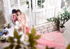 上海十指扣精品婚紗攝影婚紗照團購《十指扣:游艇婚紗照》,高品質,低價格,心相印,為每一對新人留下最美好的瞬間!原價29990元婚紗照團購僅需3456元,奢華游艇+精致內景+浪漫外景拍攝250張以上,底片刻盤全送!典藏相冊3個+放大及擺臺制作6款+多款特色產品贈送,現在訂單還可享7項豪禮!手牽手,十指相扣伴一生!花276元在線購買D8婚團消費券,憑D8婚團券去商家交余款3180元即可預約消費!_團800上海團購網站大全