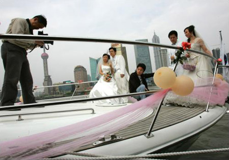 圖文:上海首次開拍游艇婚紗照_新聞中心_新浪網